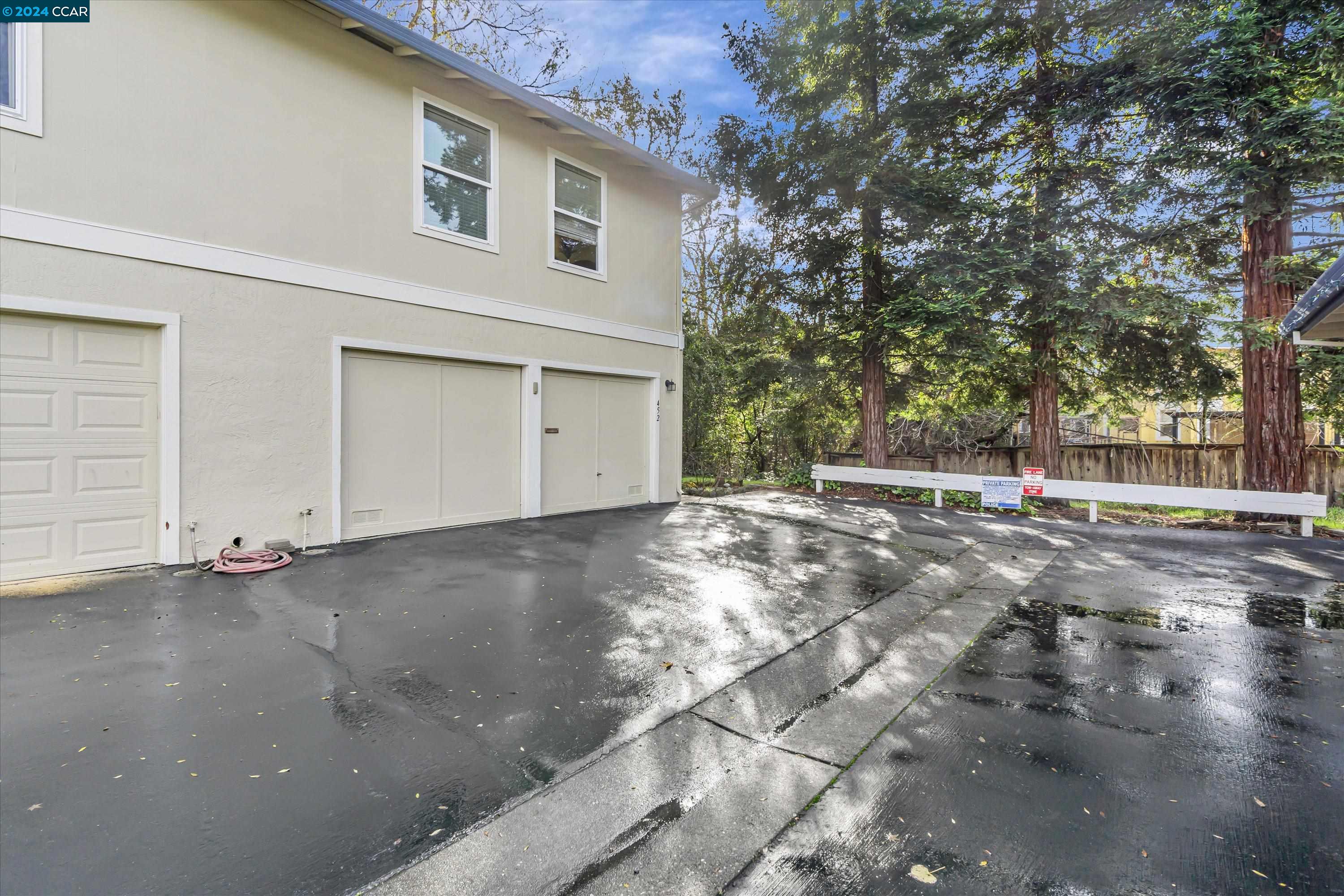 452 Holiday Hills Dr