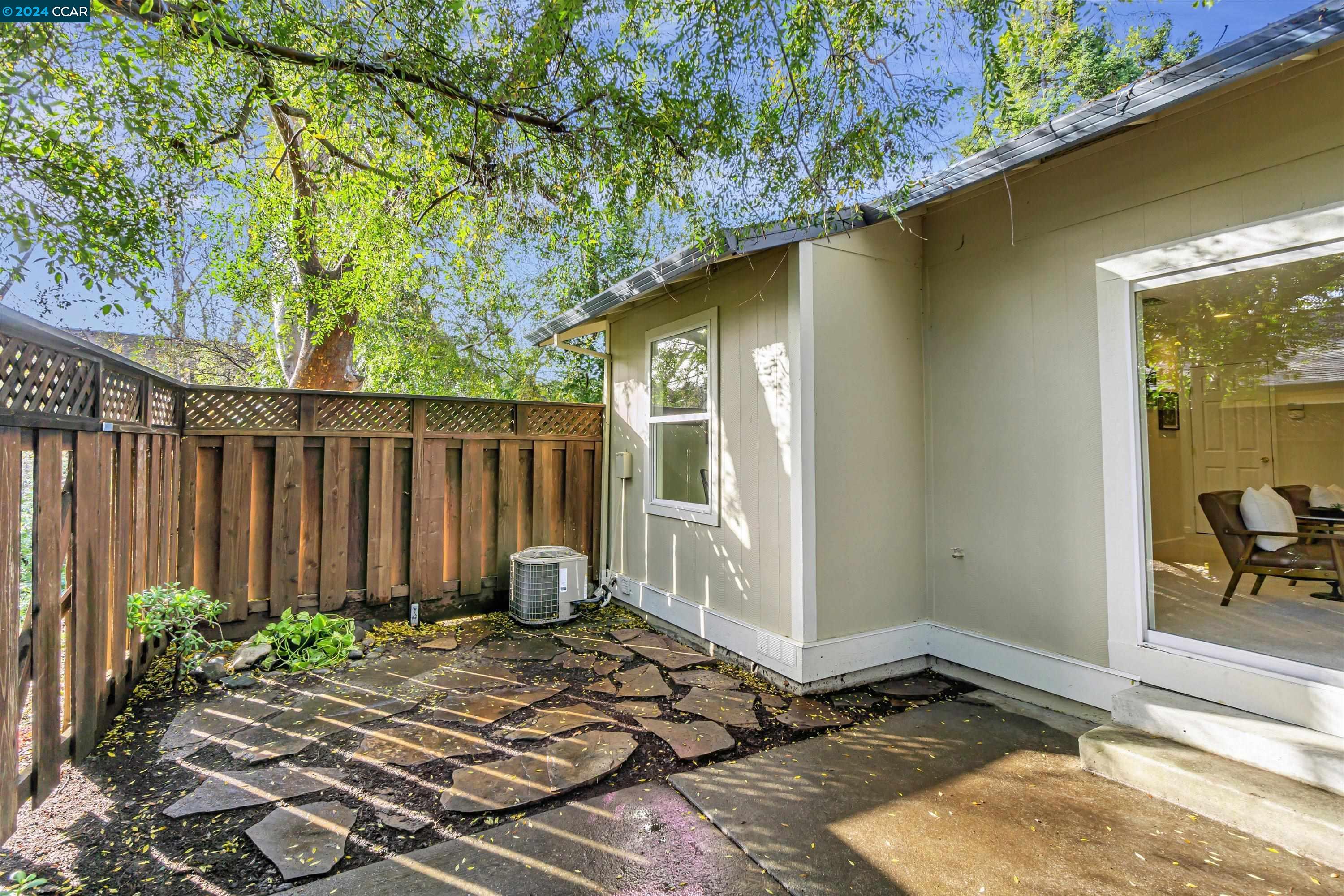 452 Holiday Hills Dr