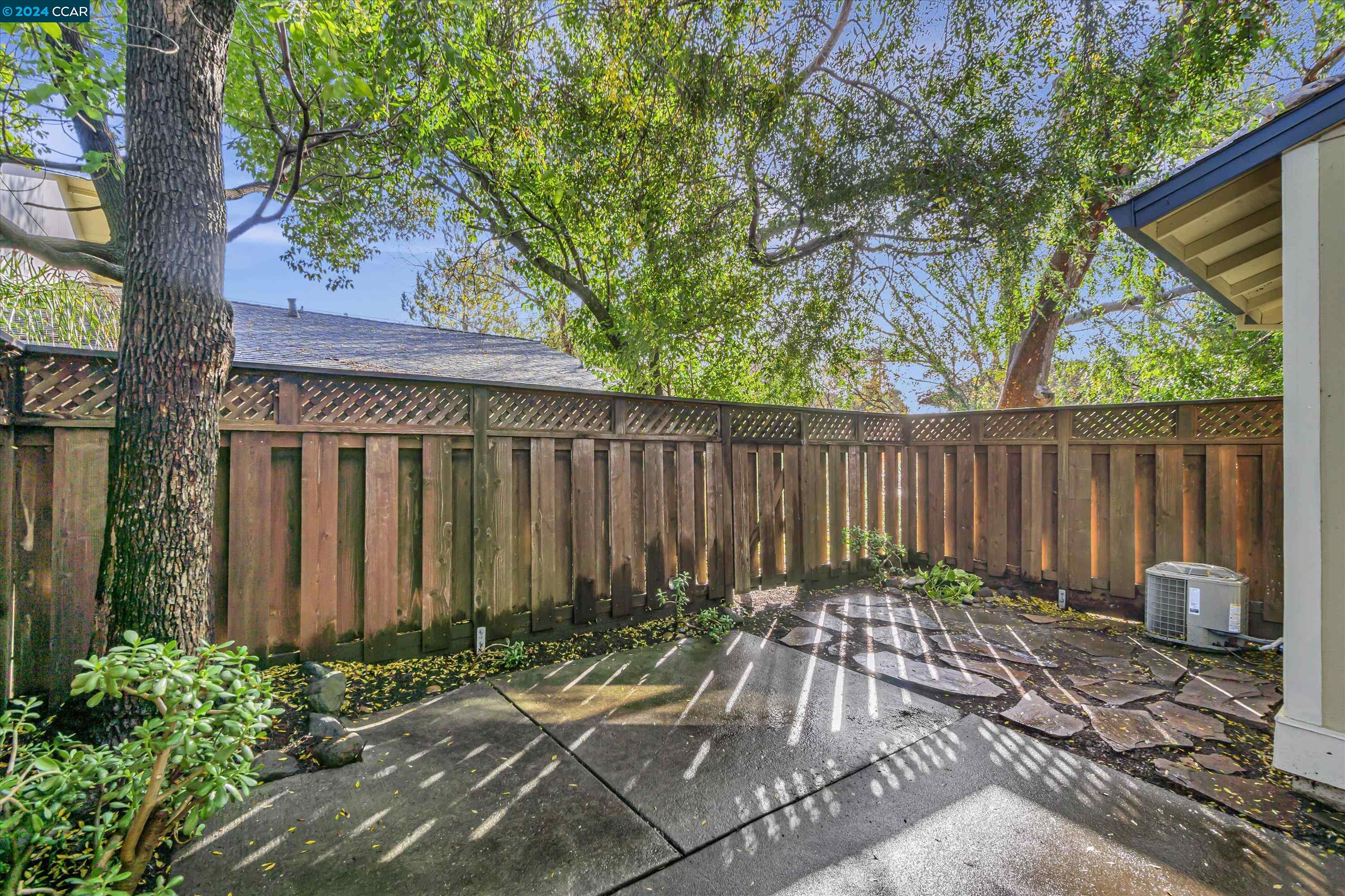 452 Holiday Hills Dr