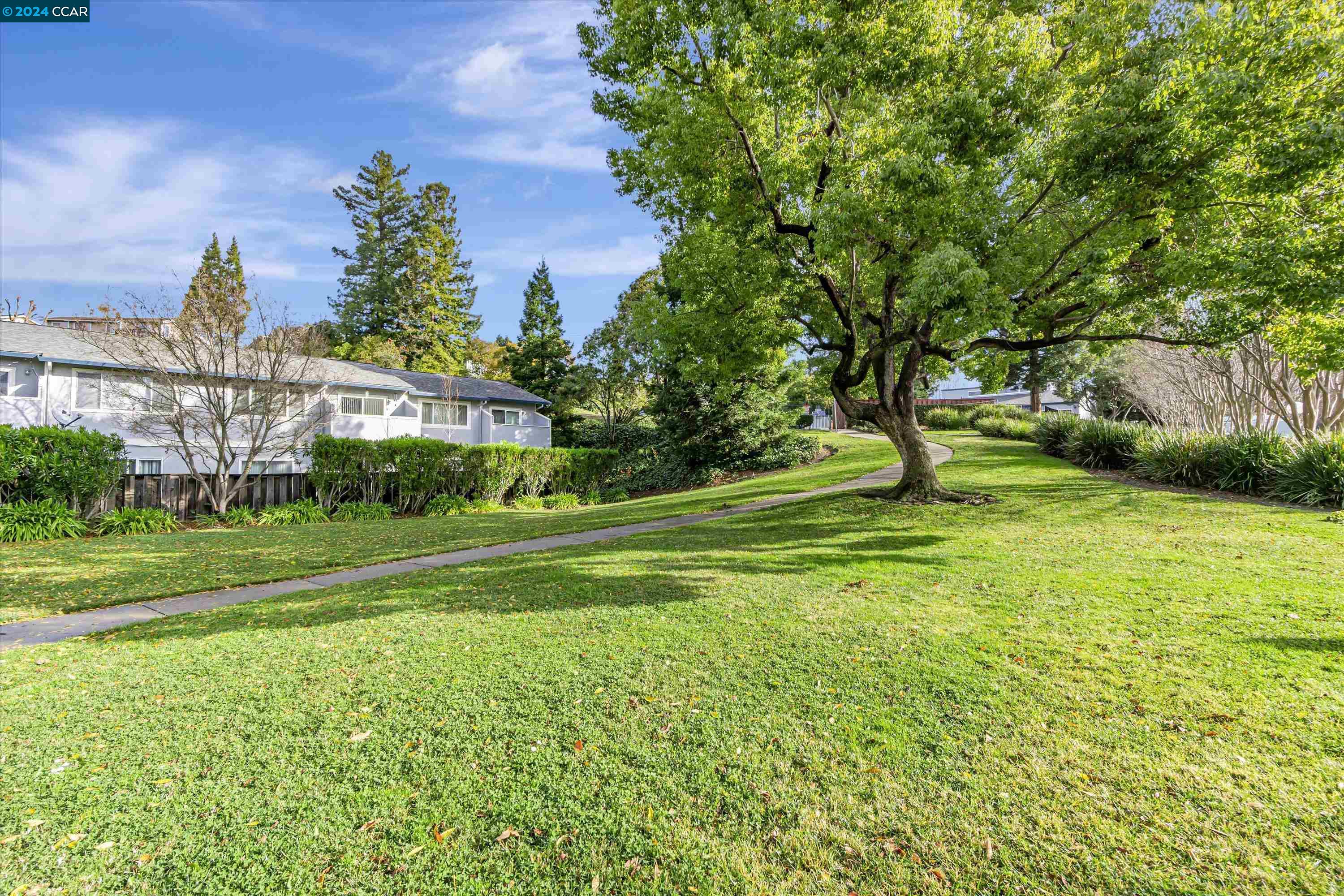 452 Holiday Hills Dr