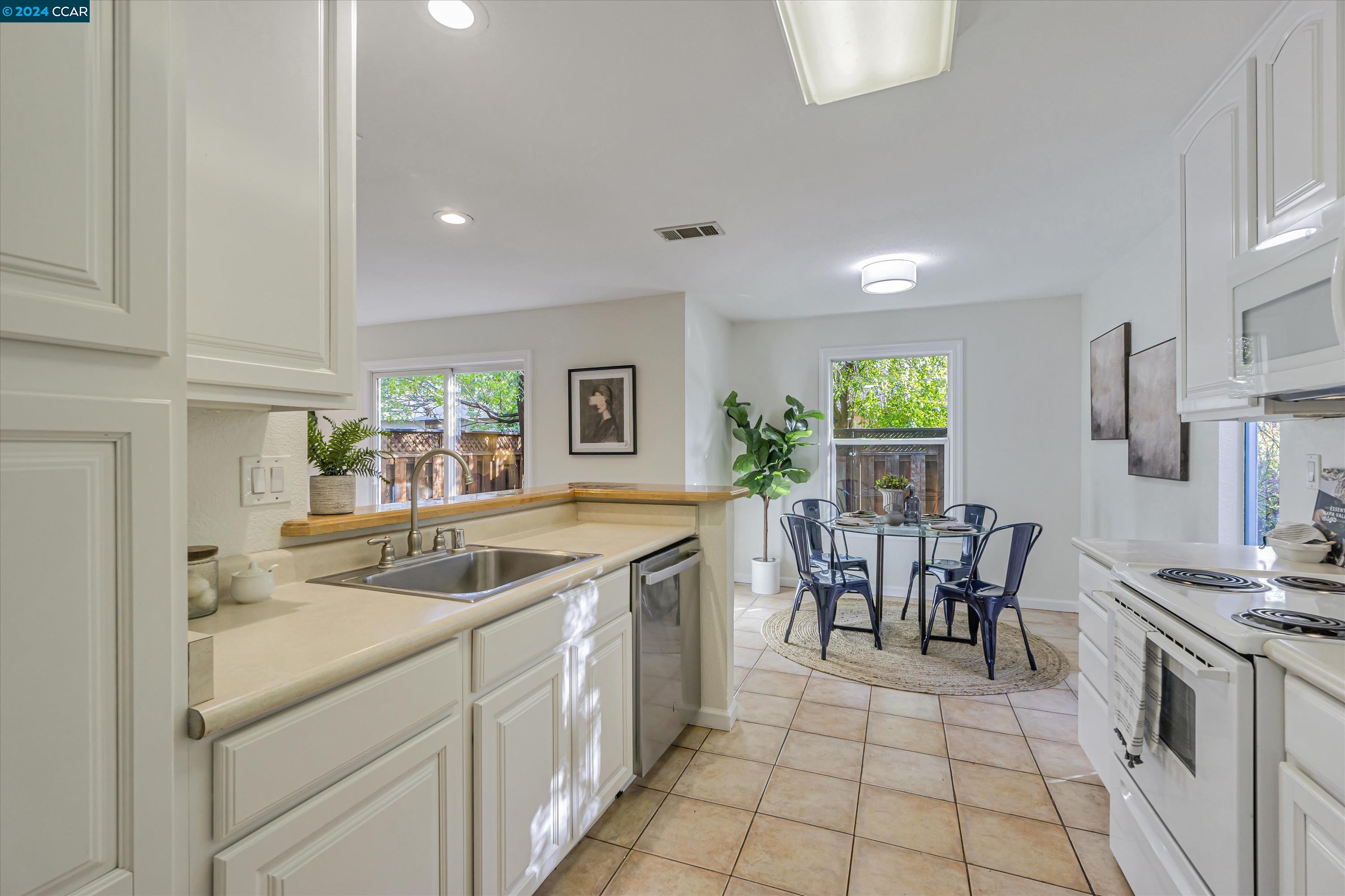 452 Holiday Hills Dr