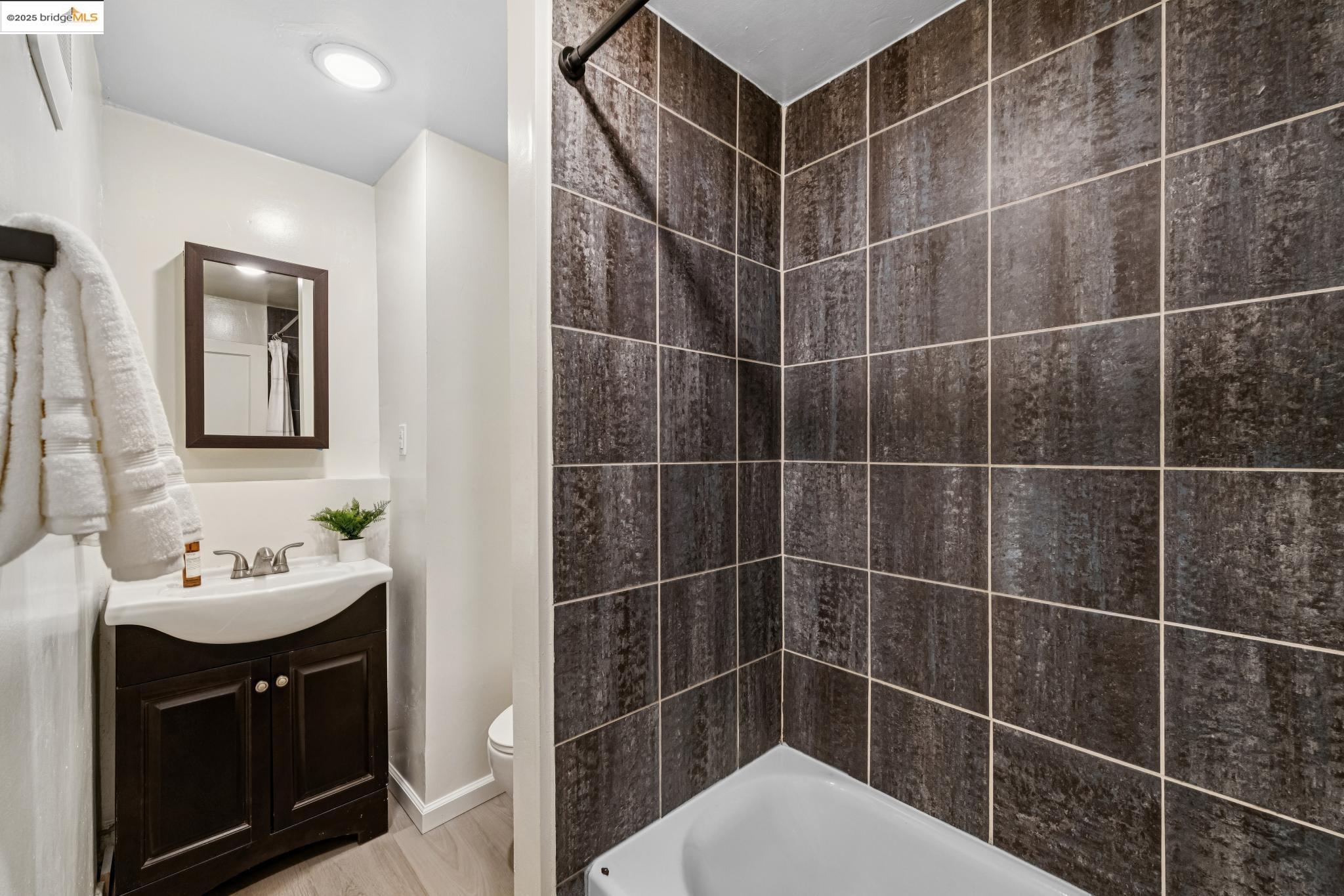 4125 Kuhnle Ave, Oakland