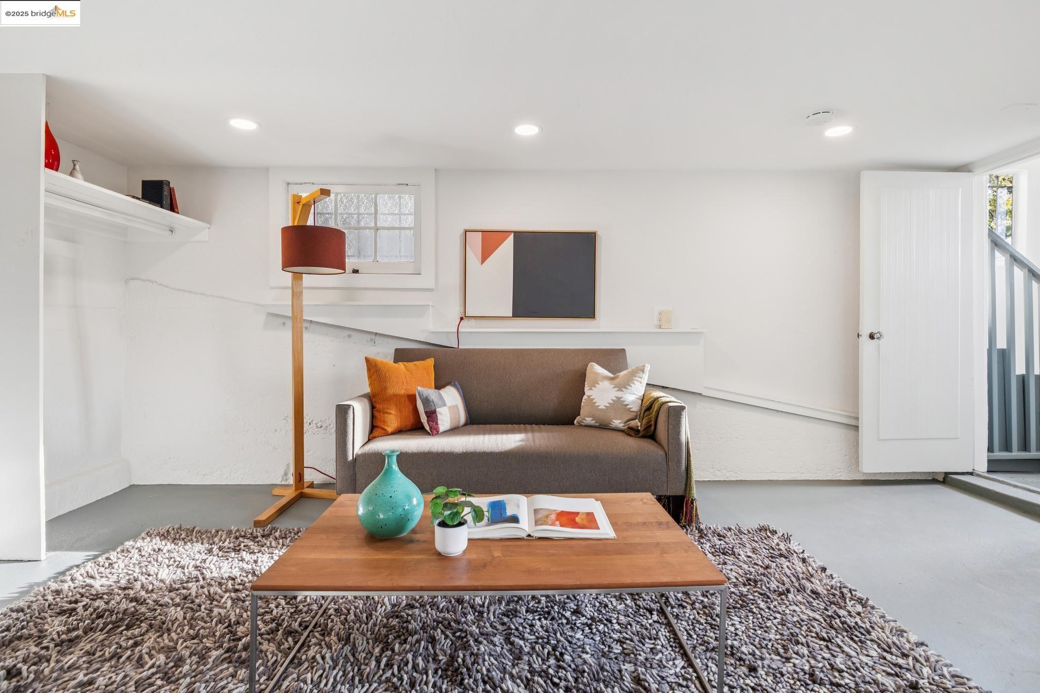 608 Colusa Ave