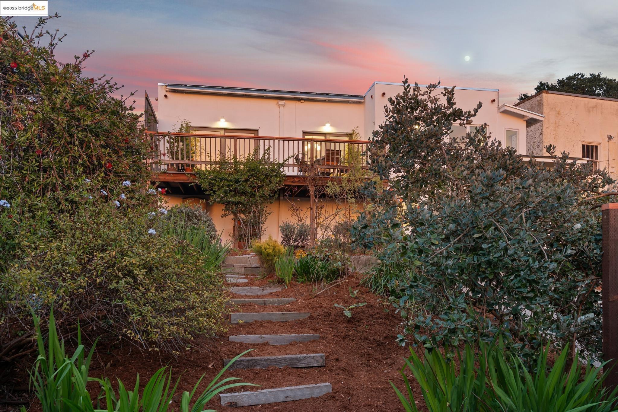 608 Colusa Ave