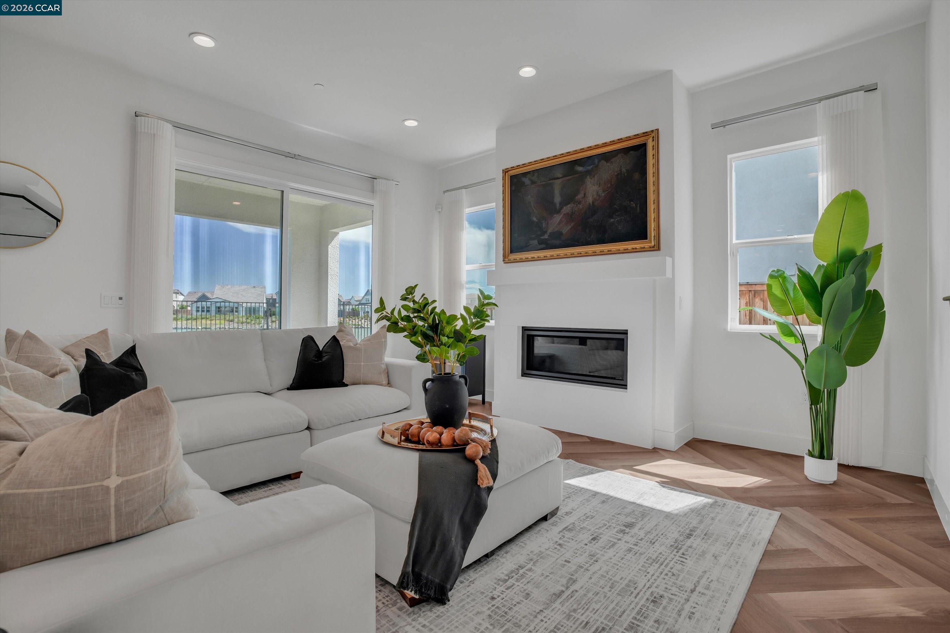 3368 Mulholland Dr