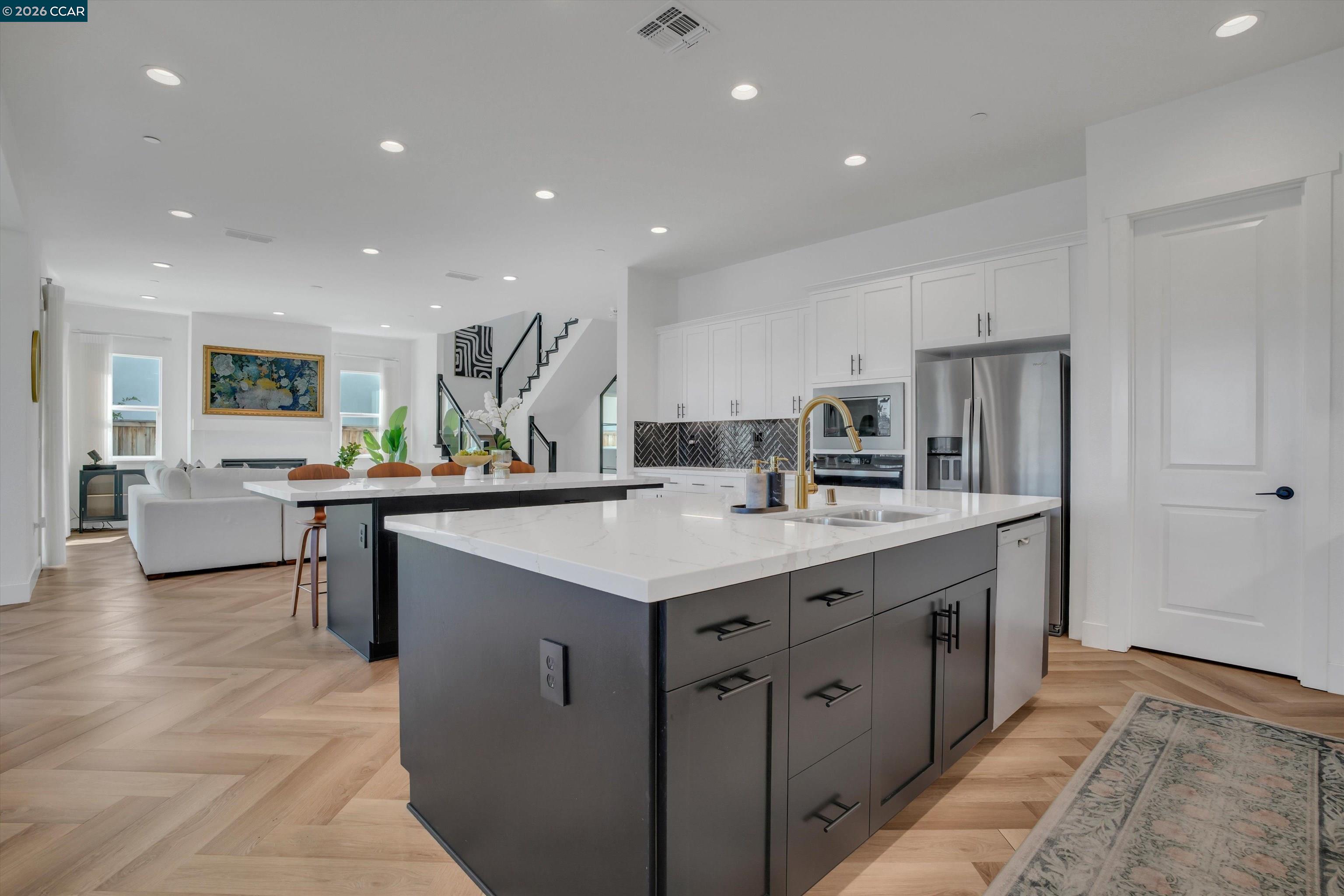 3368 Mulholland Dr
