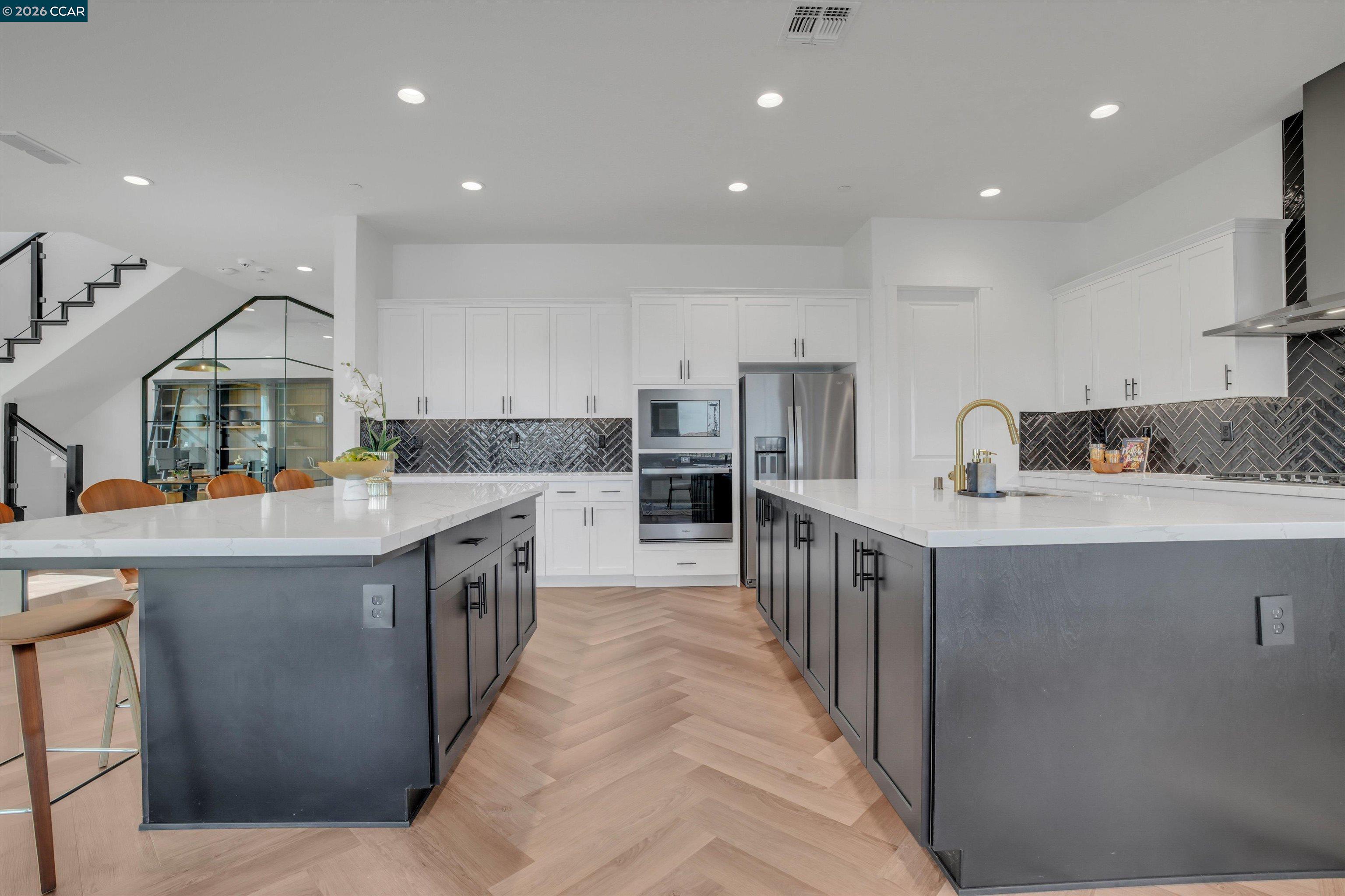 3368 Mulholland Dr