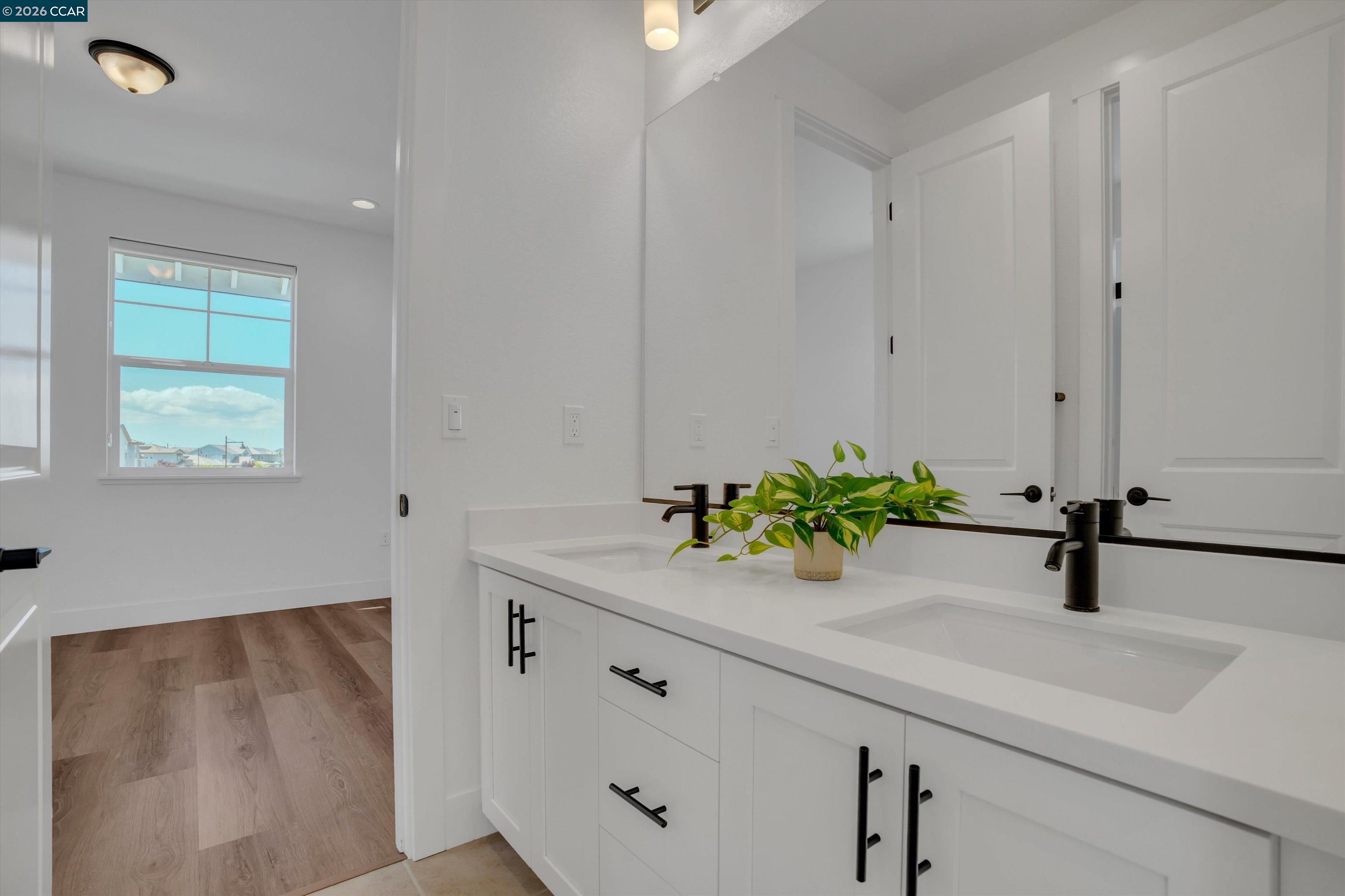 3368 Mulholland Dr