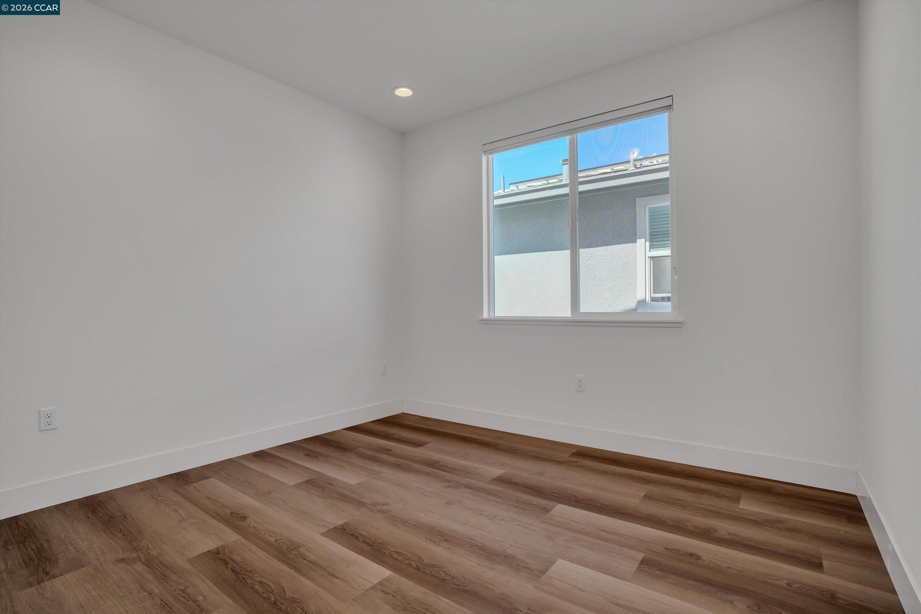 3368 Mulholland Dr