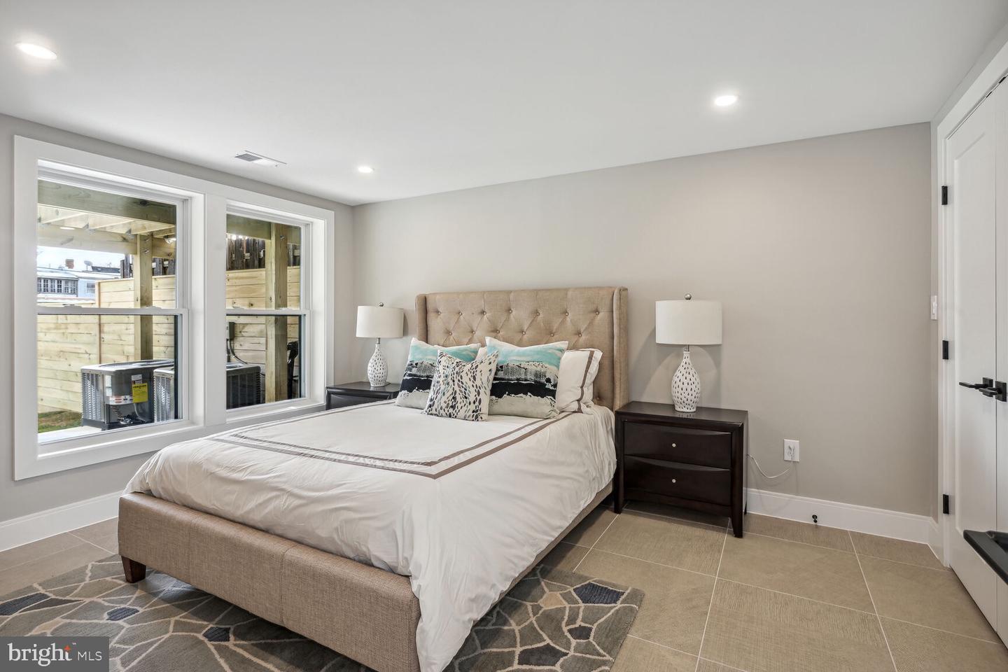 1312 Longfellow St NW