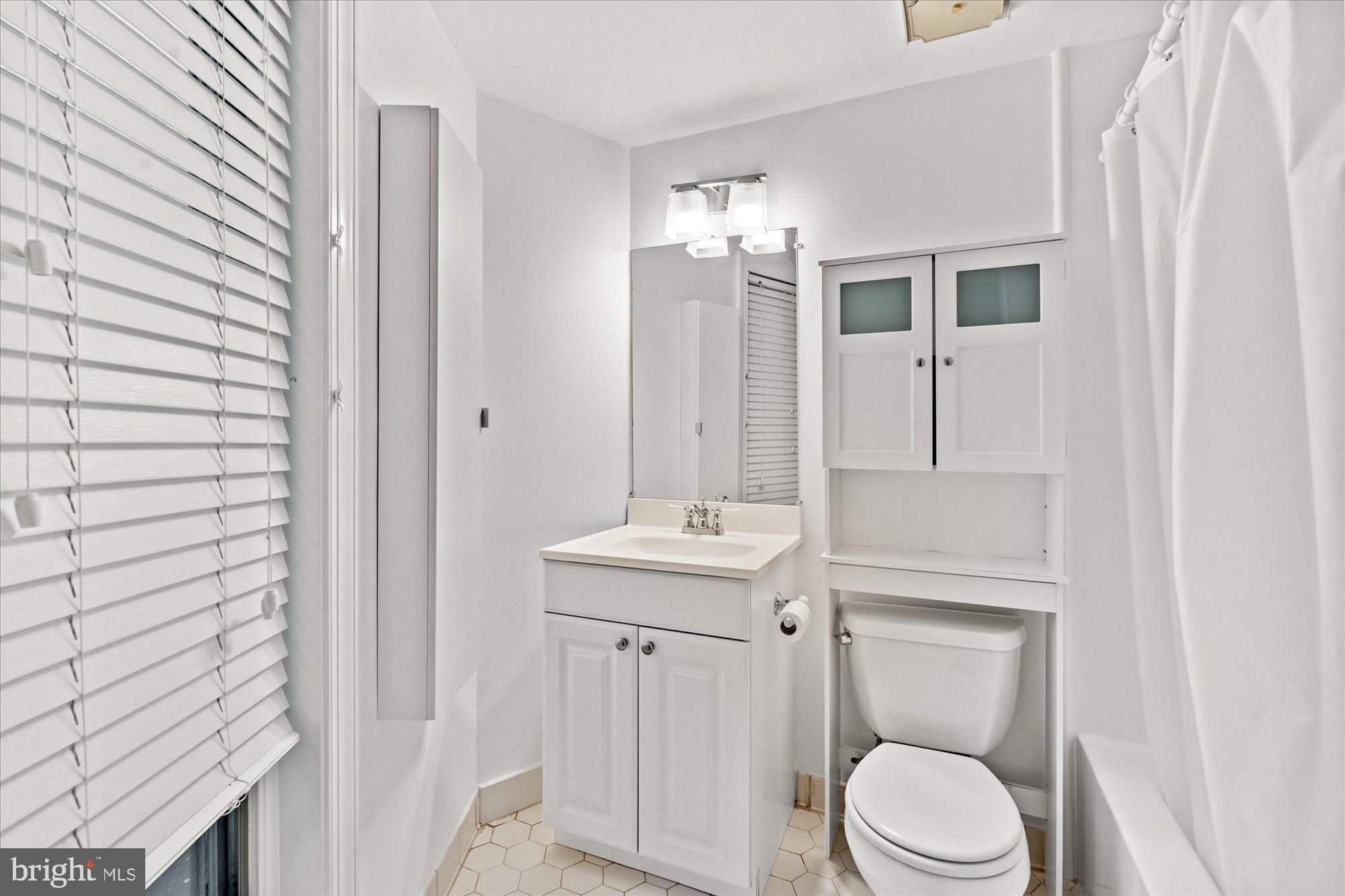 1313 Vermont Ave NW #11