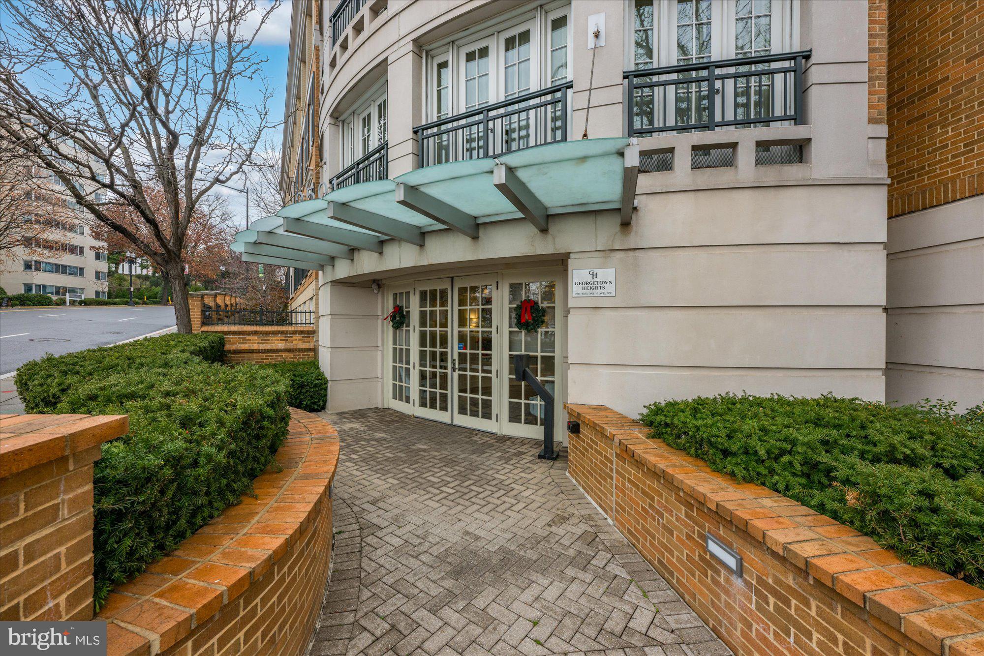 2501 WISCONSIN AVE NW #206