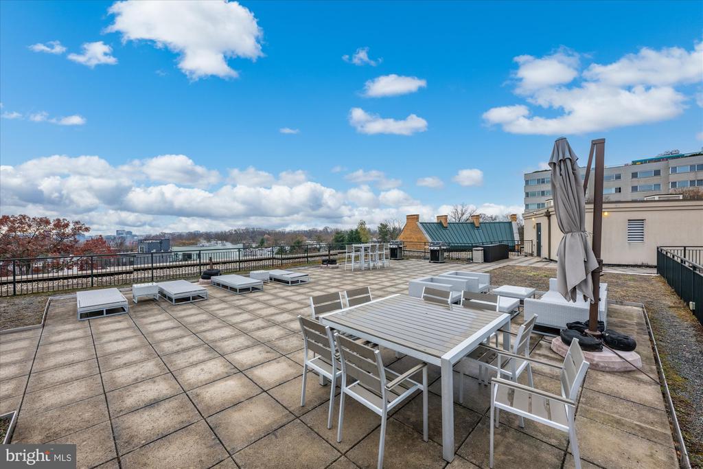 2501 WISCONSIN AVE NW #206