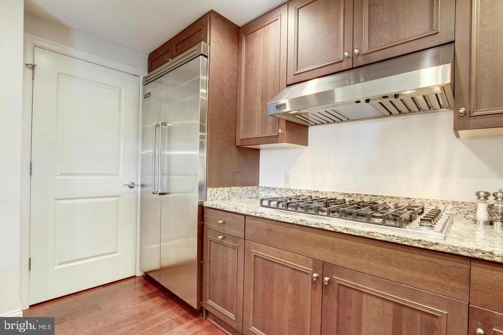 2501 WISCONSIN AVE NW #206