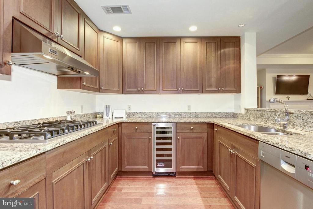 2501 WISCONSIN AVE NW #206