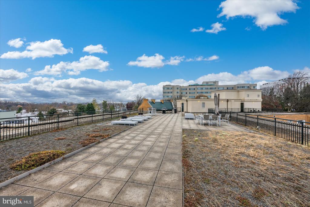 2501 WISCONSIN AVE NW #206