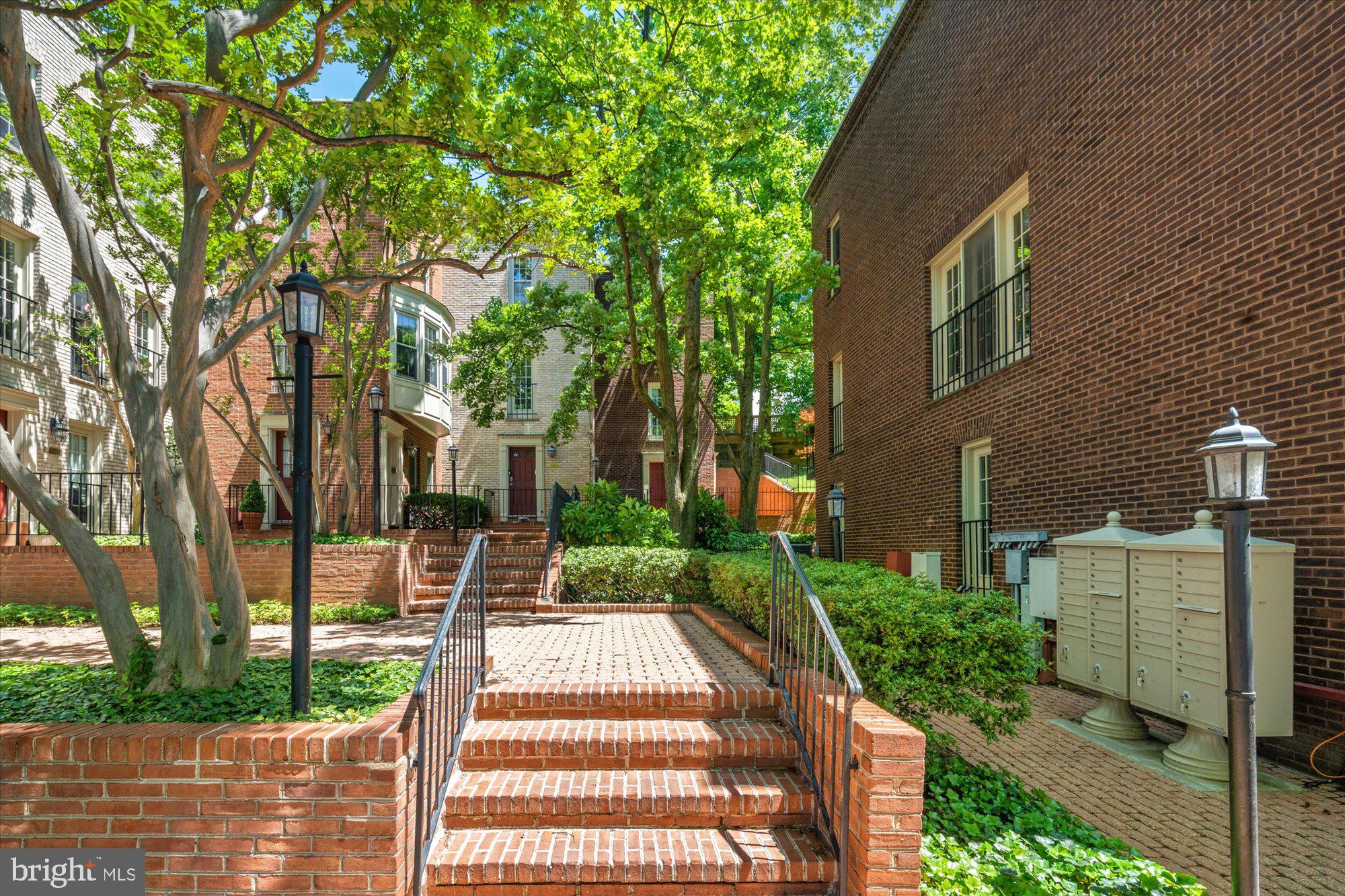 4625 1/2 MacArthur Blvd NW #B