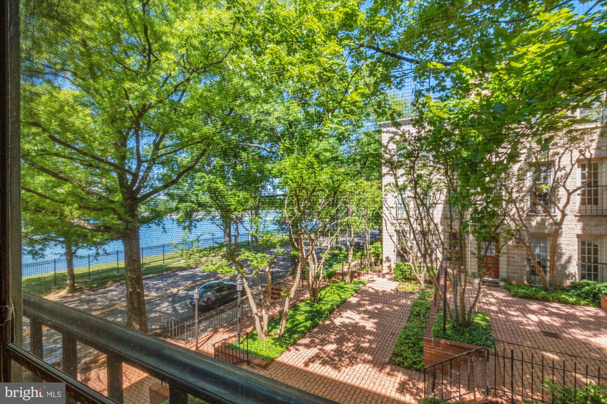 4625 1/2 MacArthur Blvd NW #B