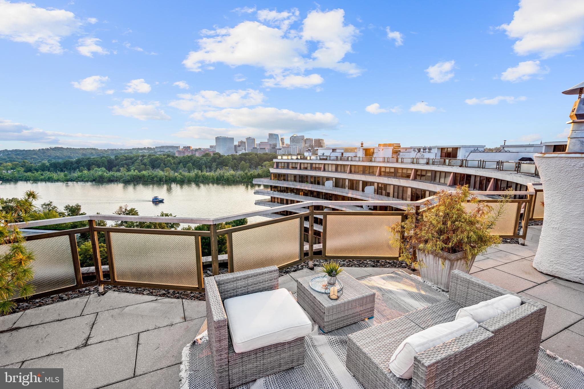 700 New Hampshire Ave NW #1518