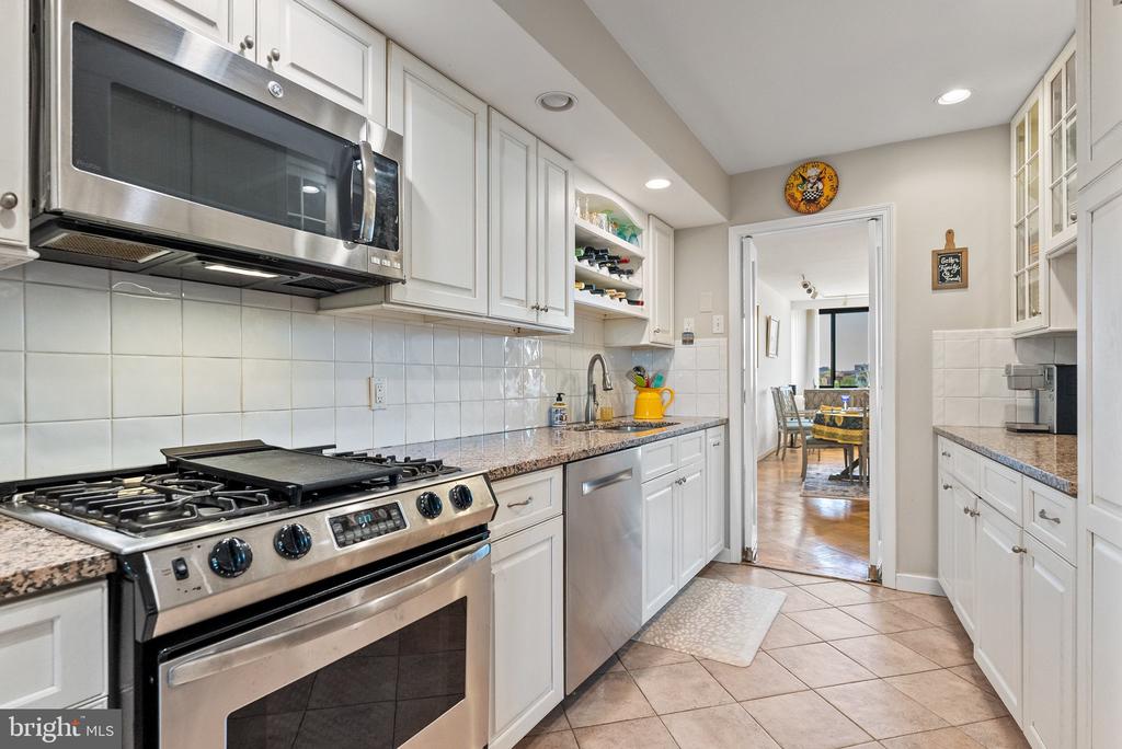 700 New Hampshire Ave NW #1518
