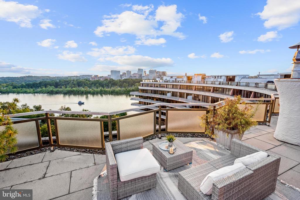 700 New Hampshire Ave NW #1518