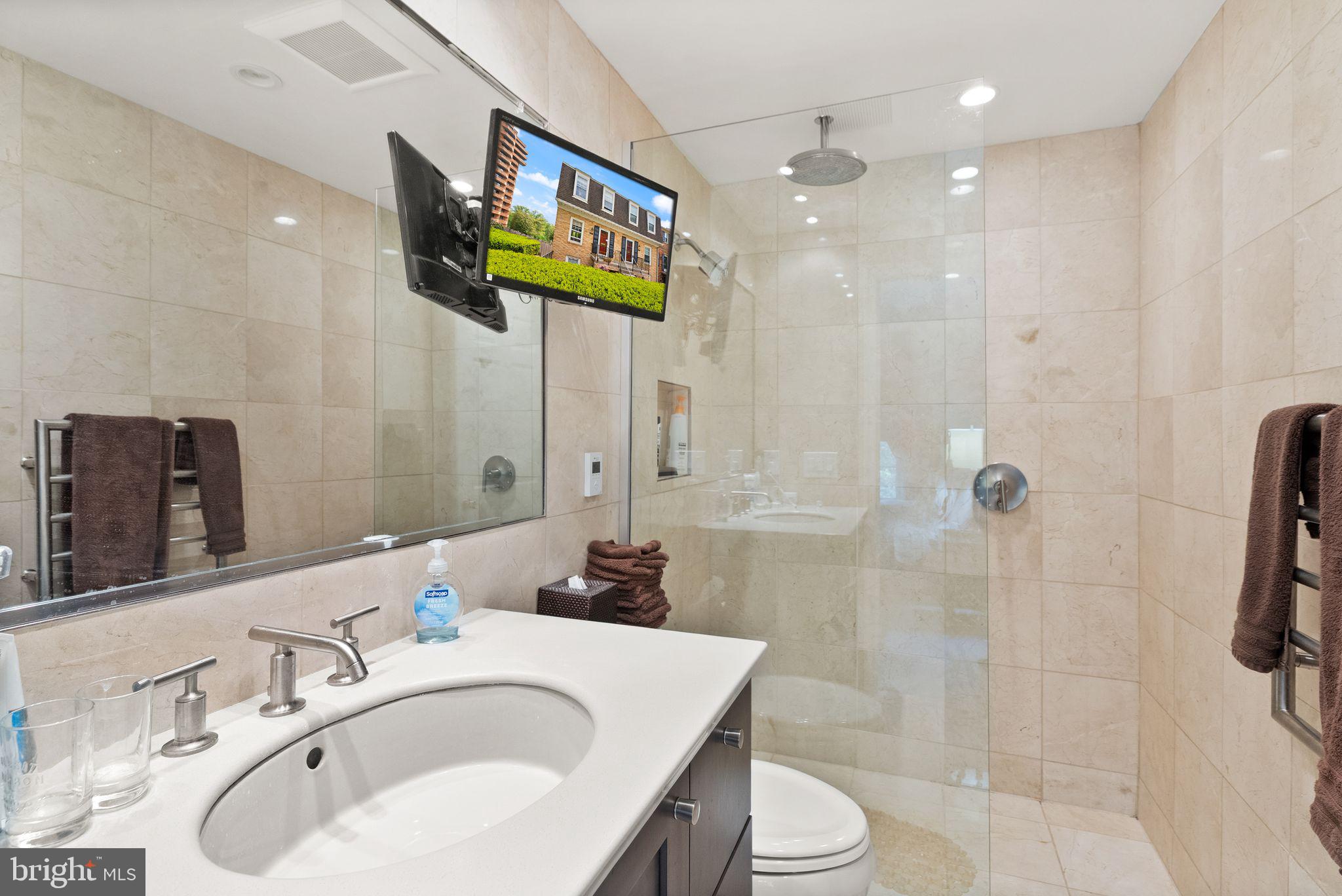 3267 Sutton Pl NW #C