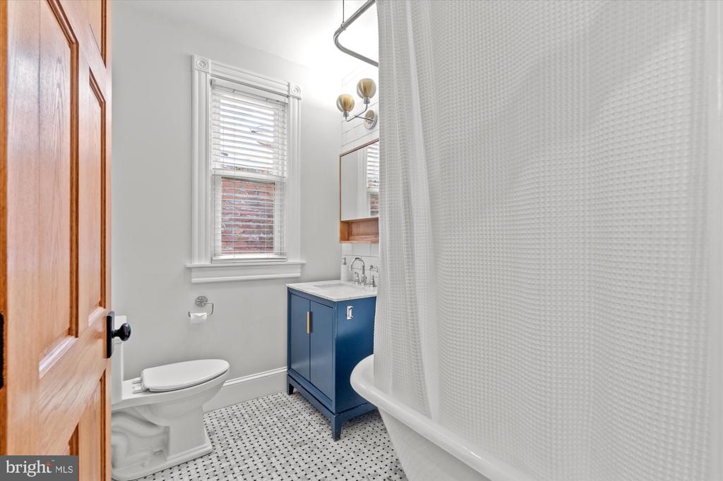 121 V STREET NW
