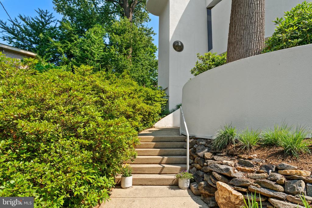 5500 Broad Branch Rd NW