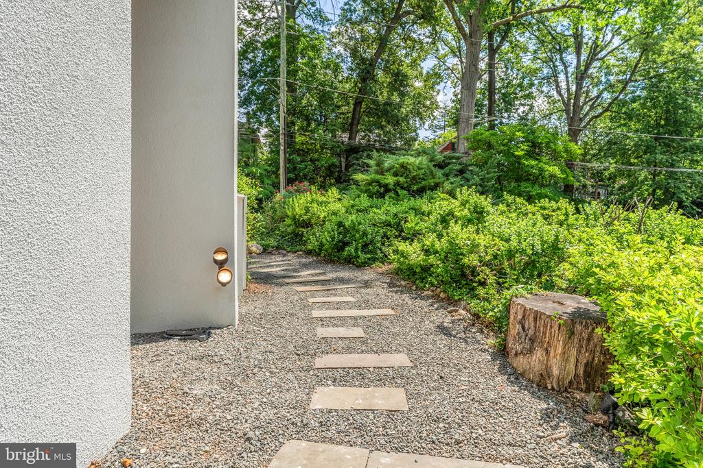 5500 Broad Branch Rd NW