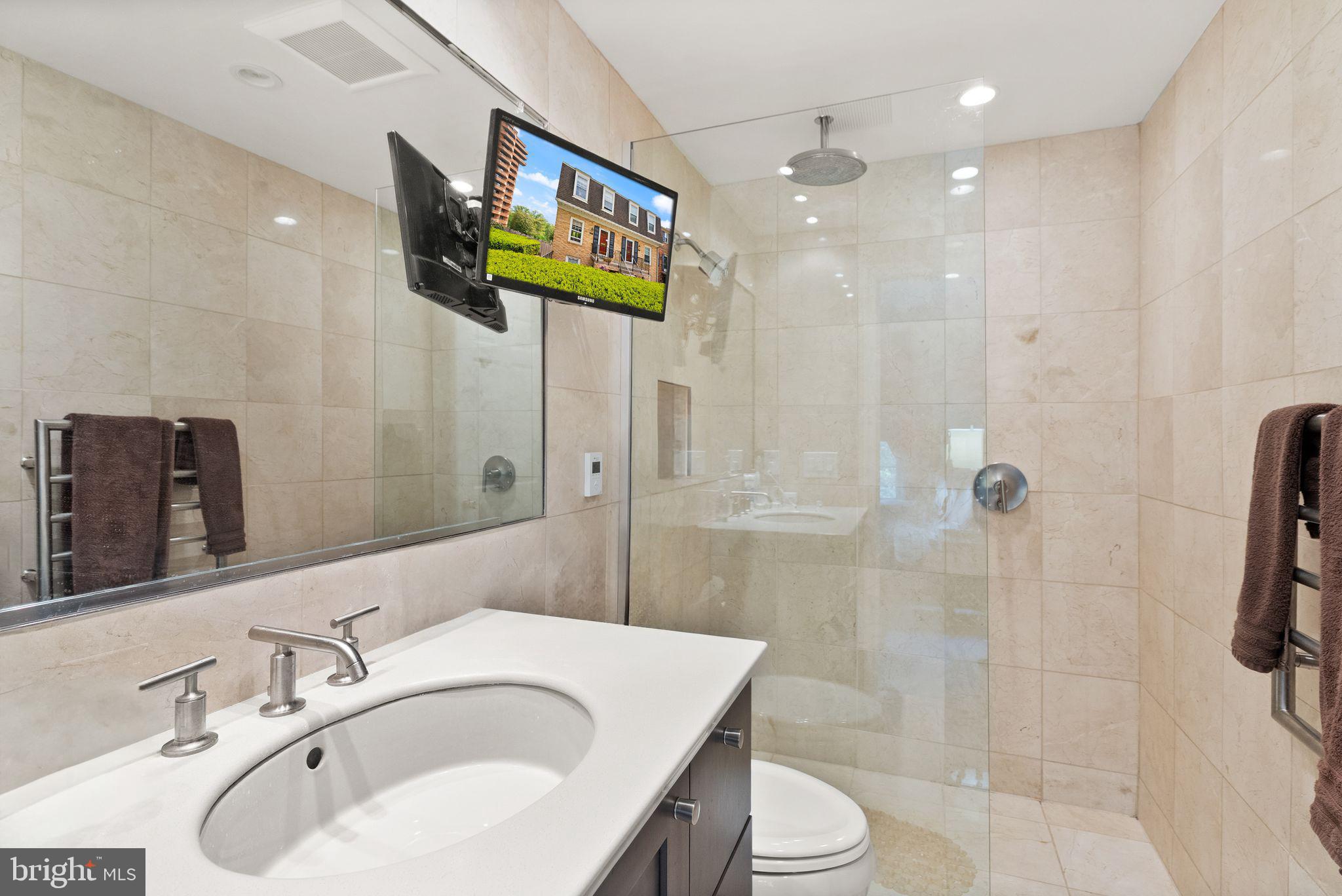 3267 SUTTON PLACE NW C