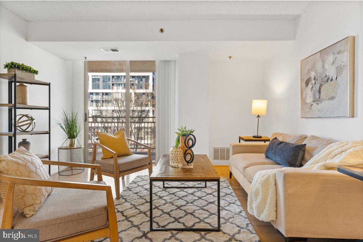 7500 Woodmont Ave #S817