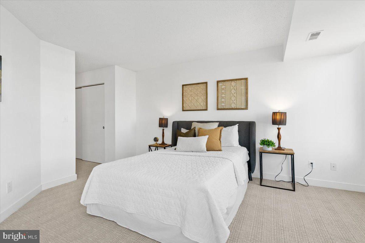 7500 Woodmont Ave #S817