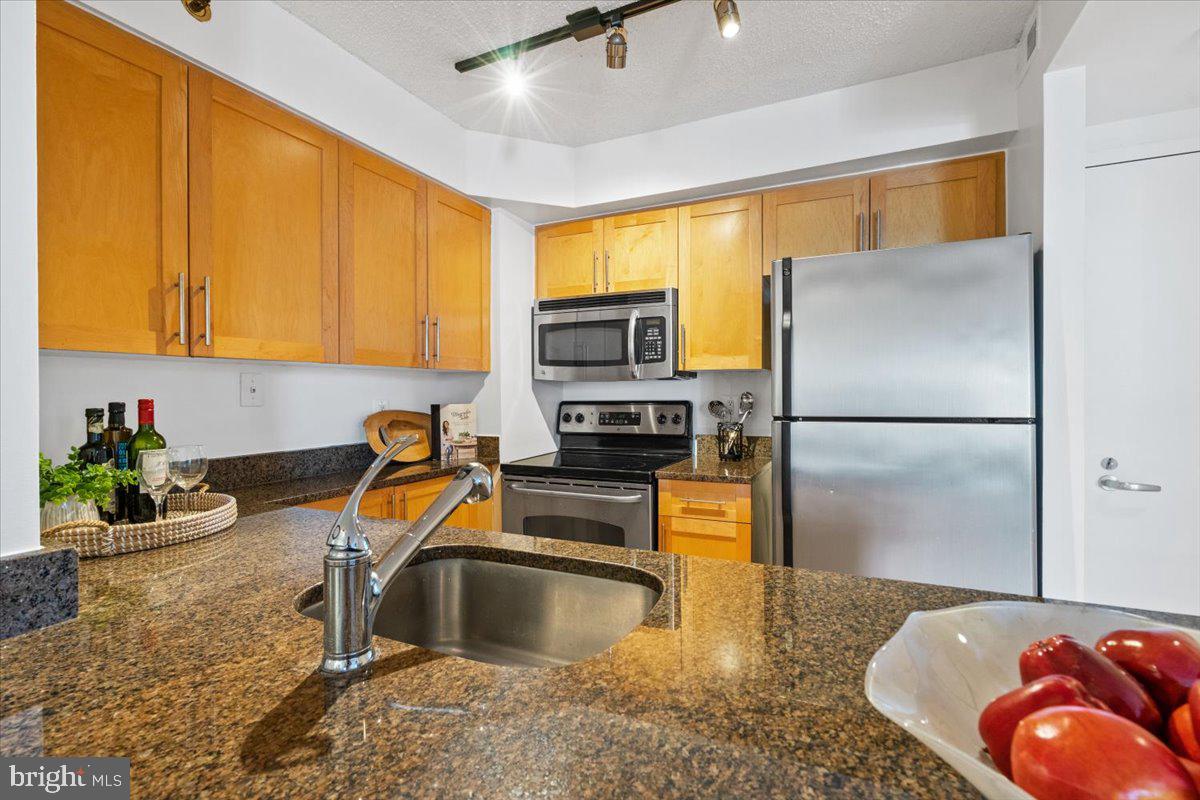 7500 Woodmont Ave #S817