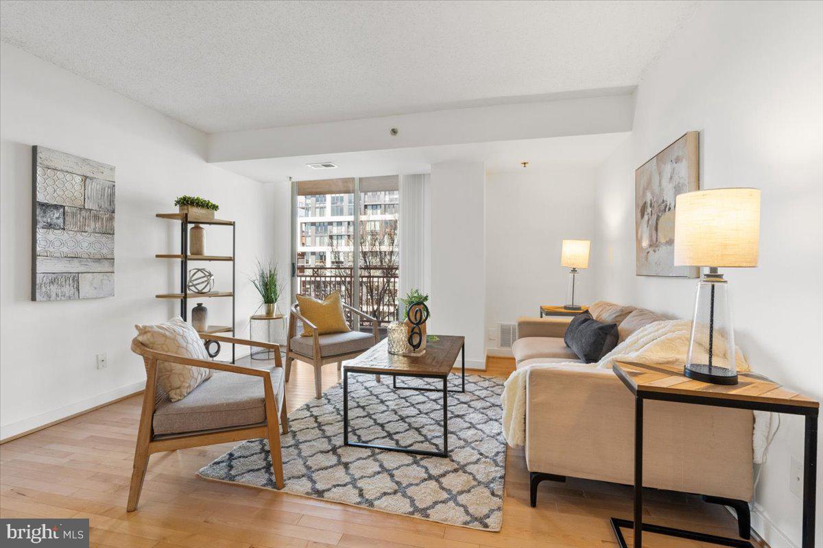 7500 Woodmont Ave #S817