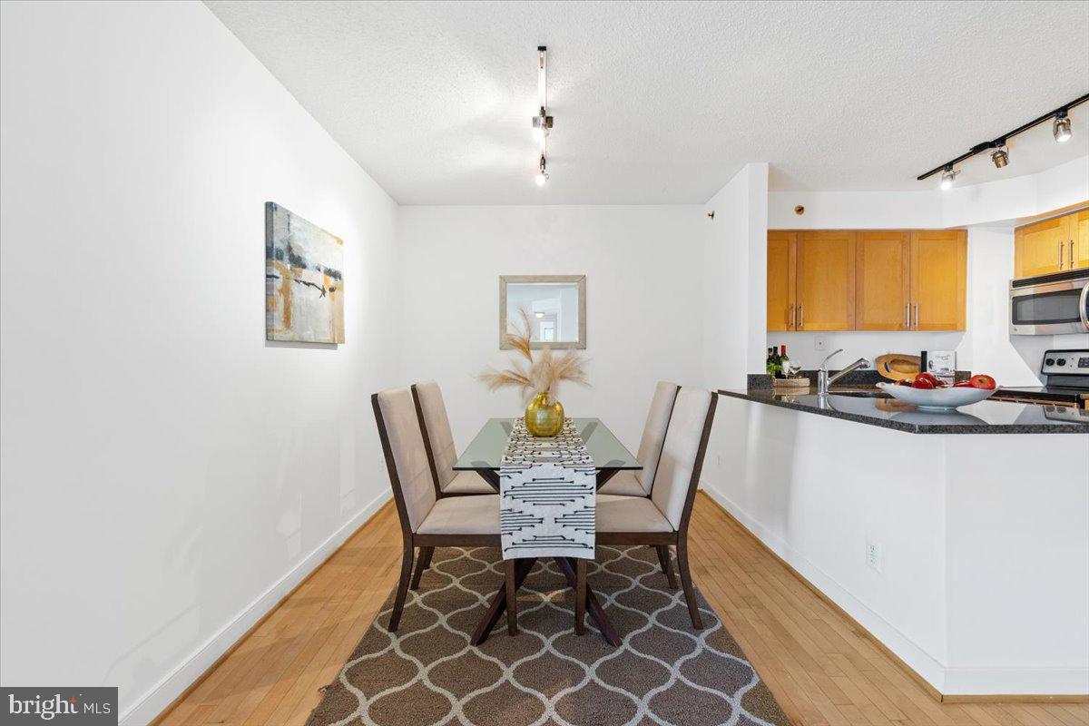 7500 Woodmont Ave #S817