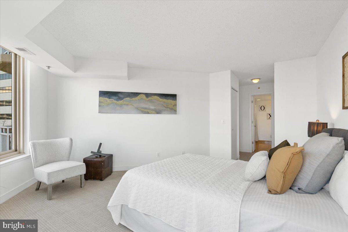 7500 Woodmont Ave #S817