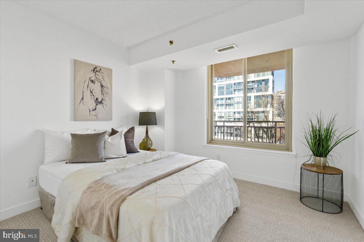 7500 Woodmont Ave #S817