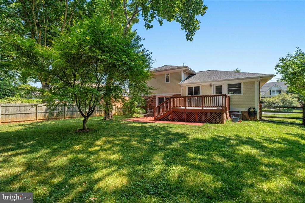 8706 Bradmoor Dr