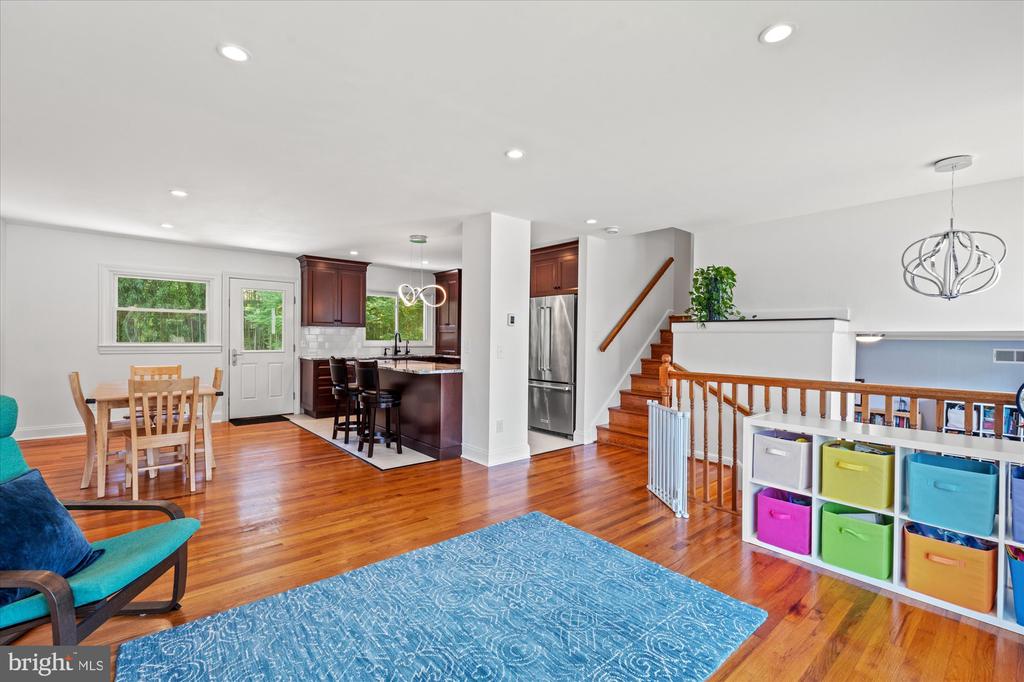8706 Bradmoor Dr