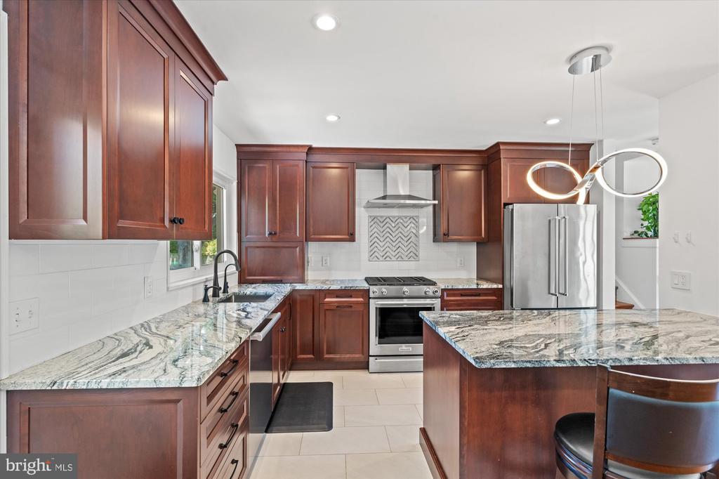 8706 Bradmoor Dr