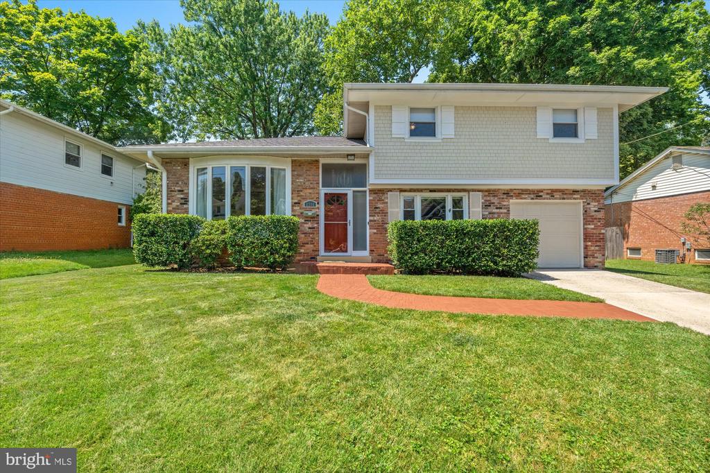 8706 Bradmoor Dr