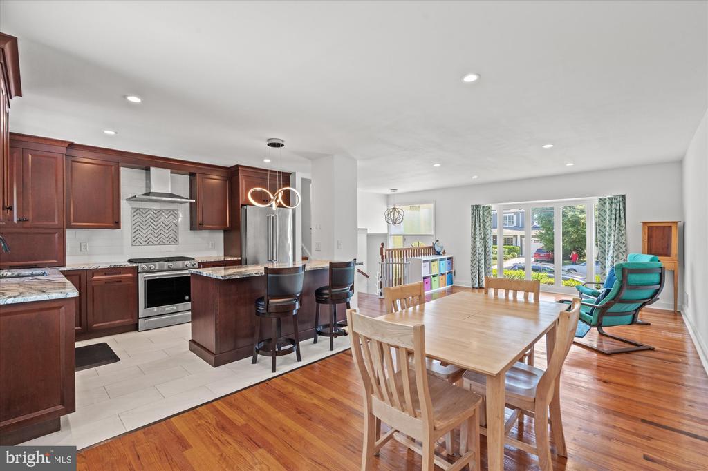 8706 Bradmoor Dr