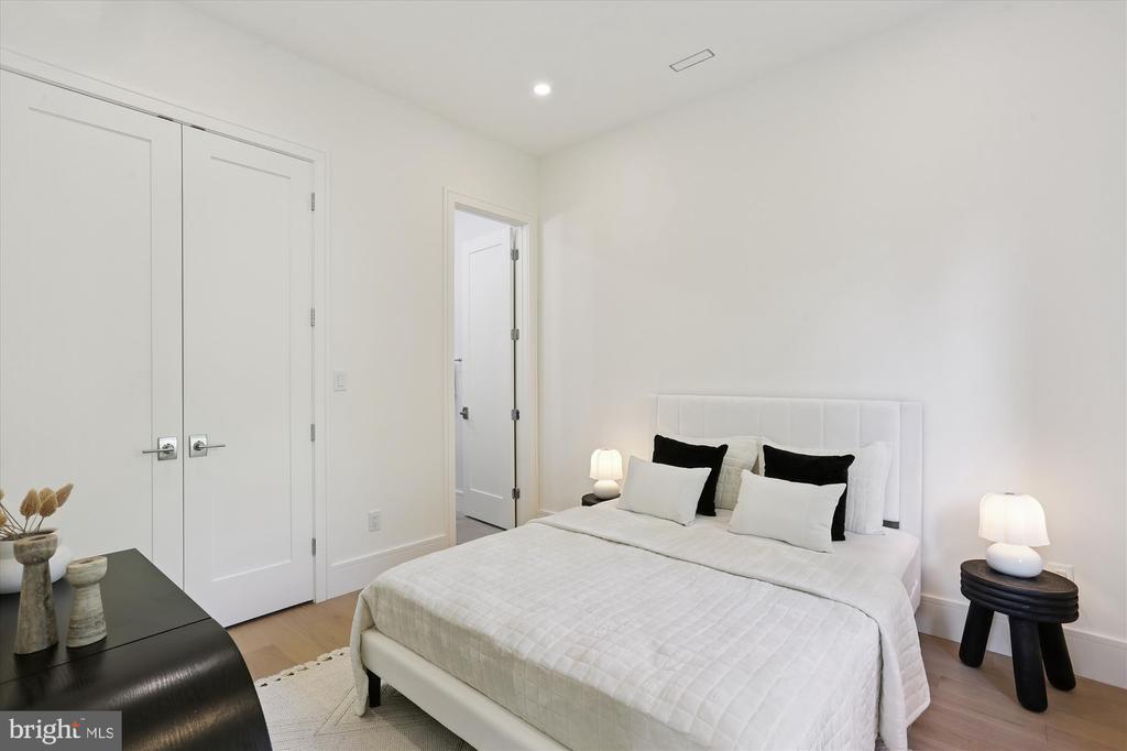 10012 MENLO AVENUE