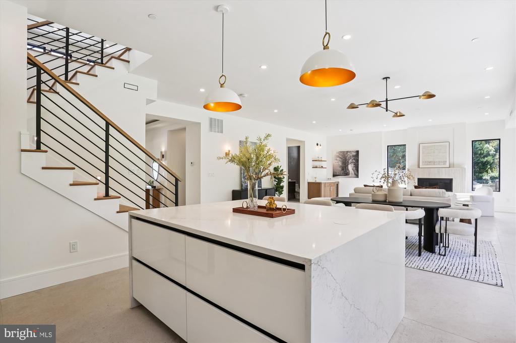 10012 MENLO AVENUE