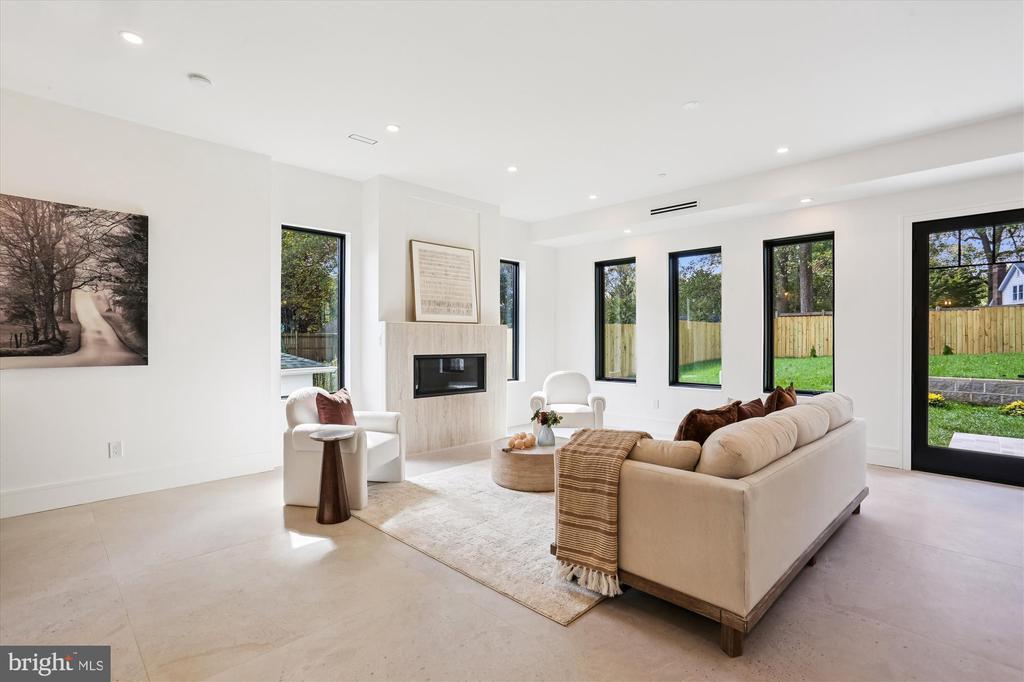 10012 MENLO AVENUE
