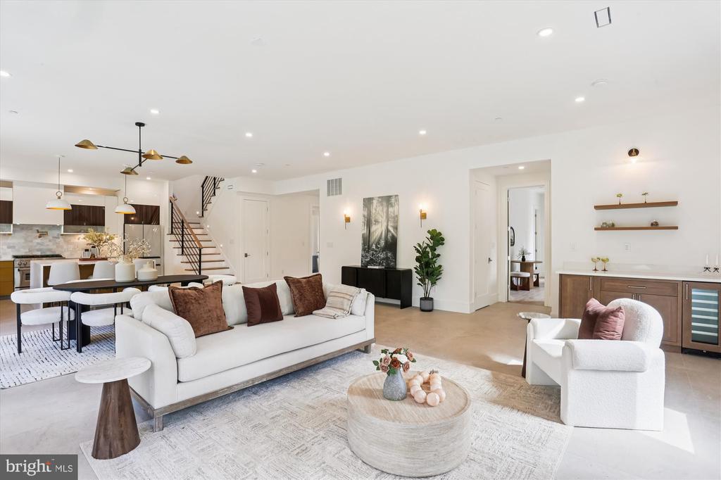 10012 MENLO AVENUE