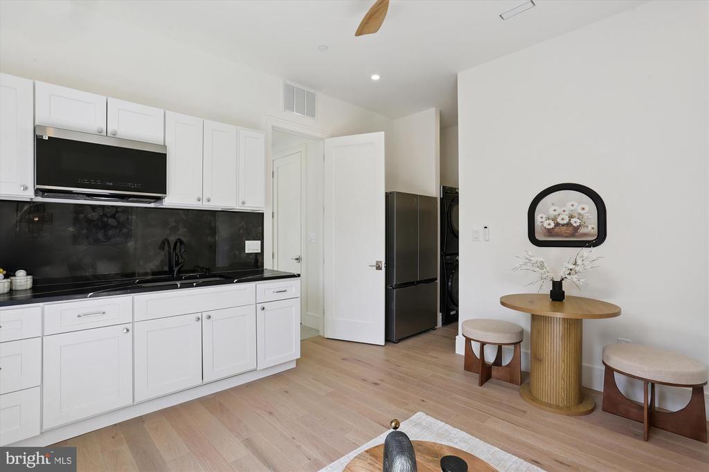 10012 MENLO AVENUE