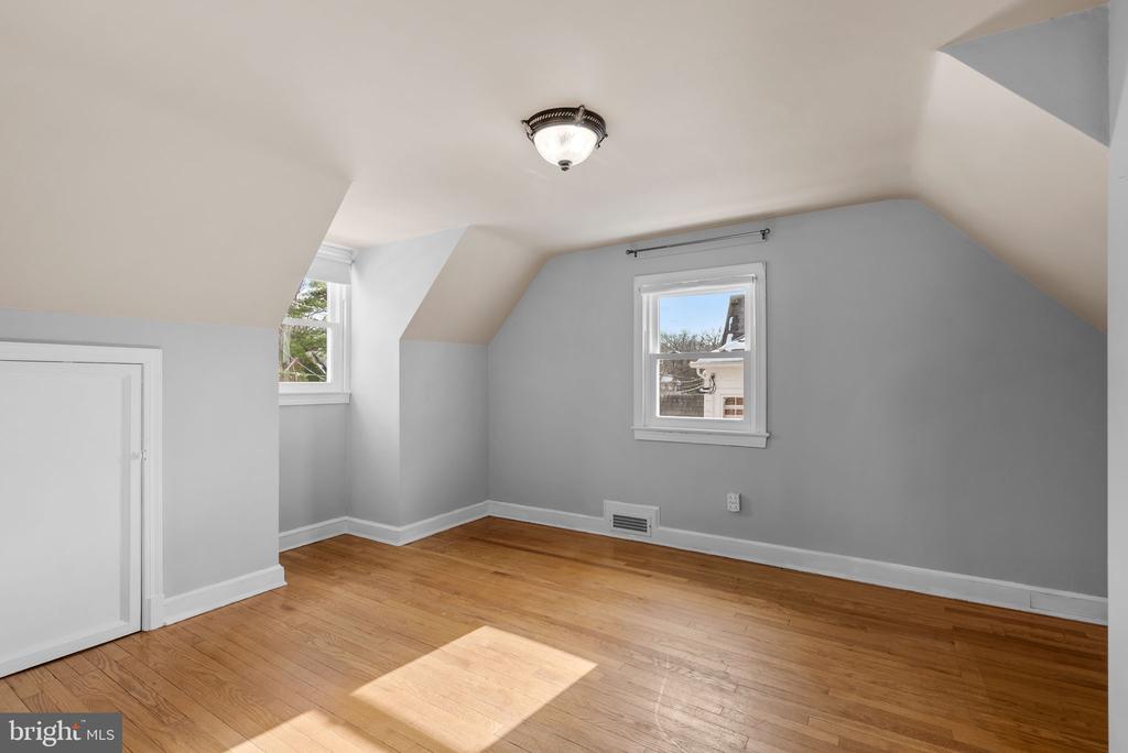 6212 42nd Ave