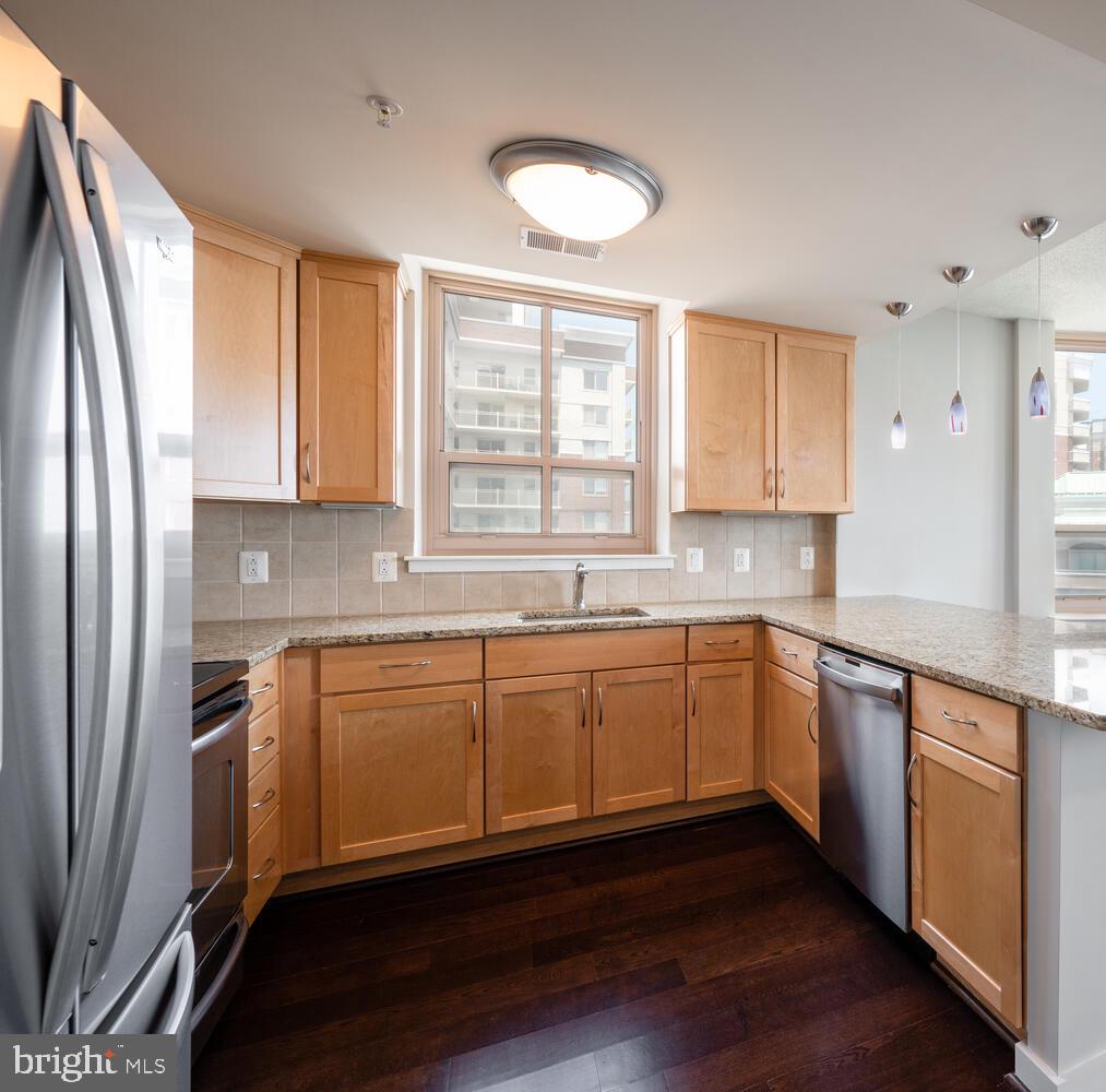 888 N Quincy St #1502