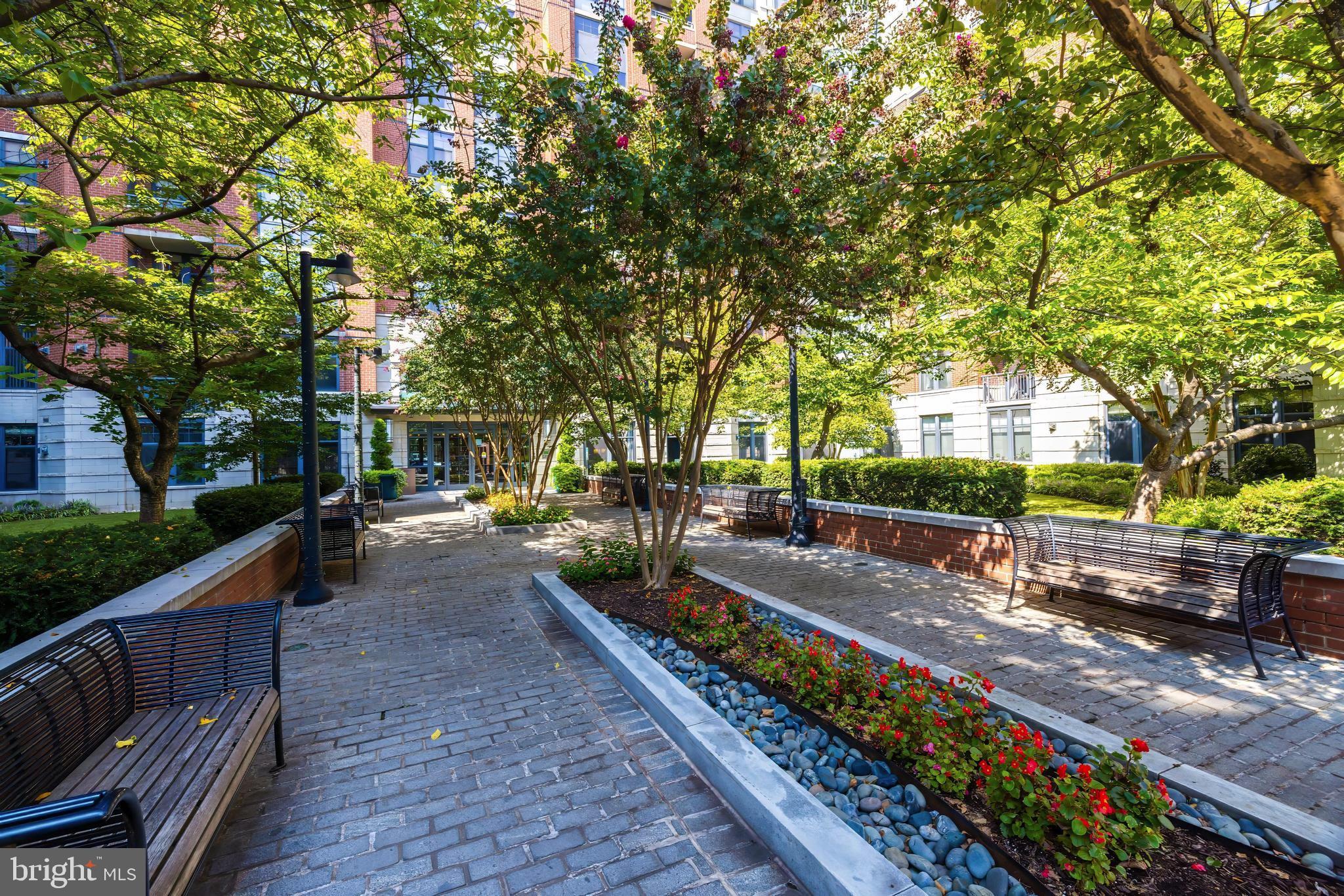 1021 N Garfield St #633